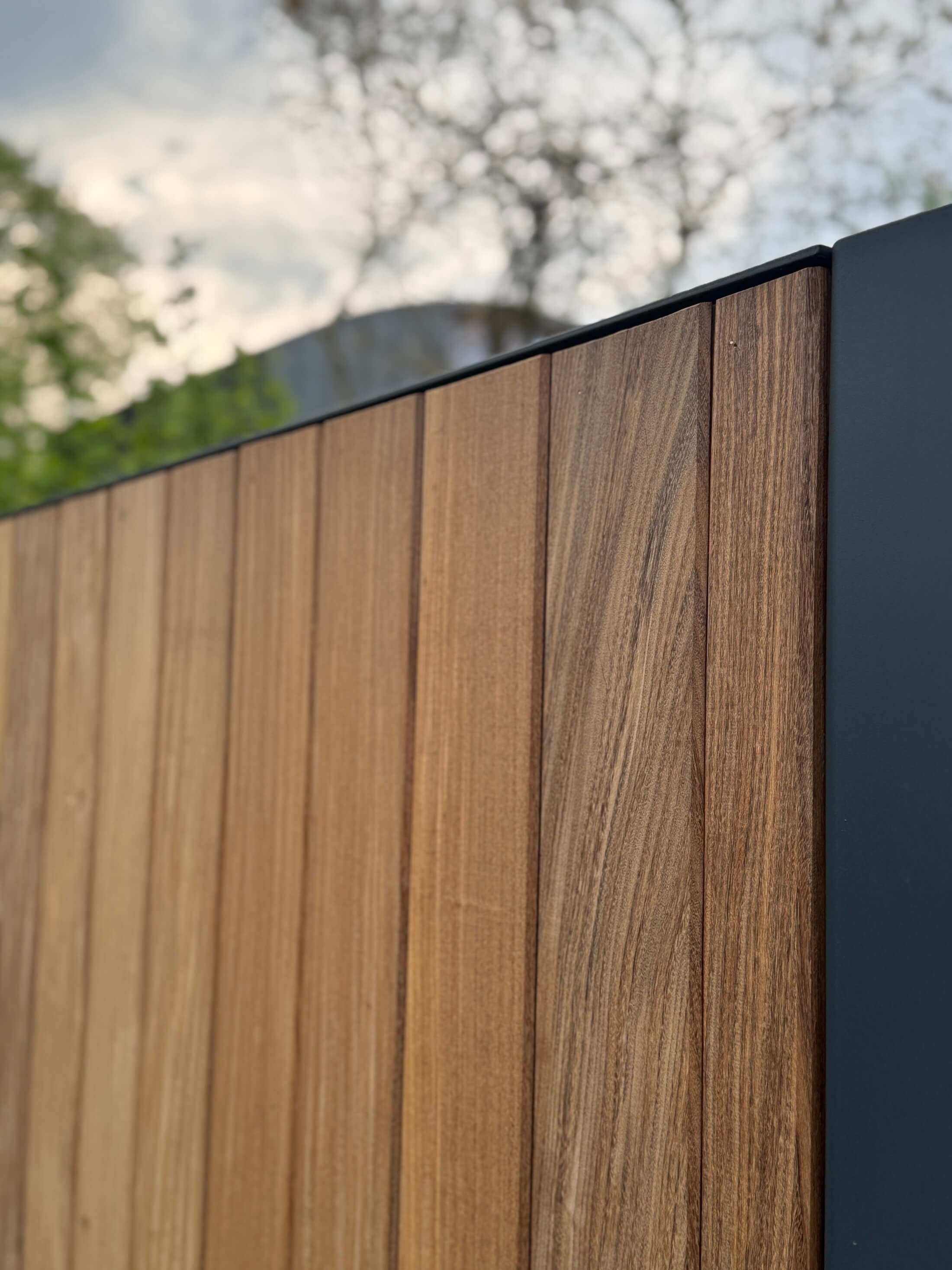 De 5 populairste houtsoorten voor een schuifpoort of draaipoort