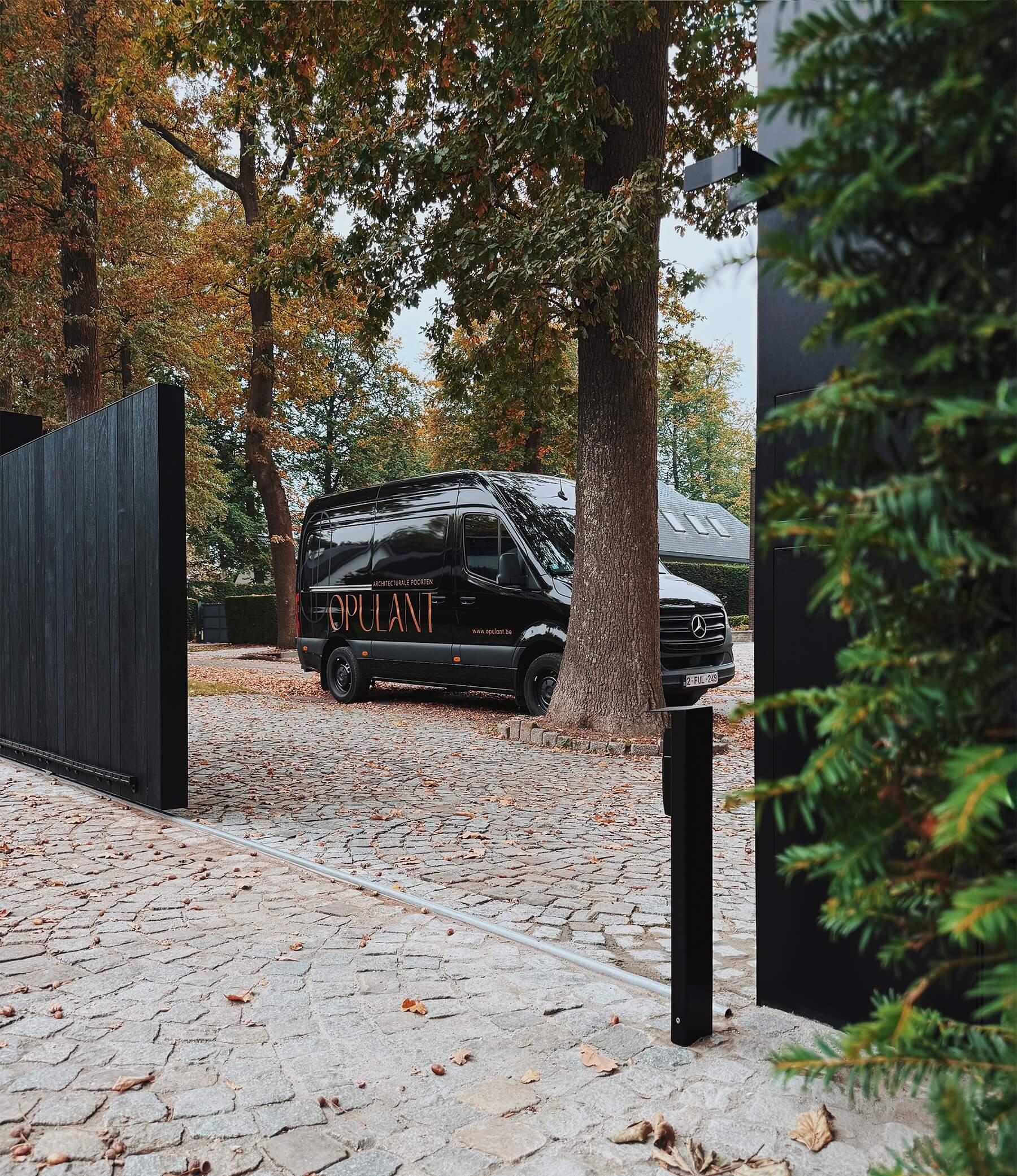 Werkwijze voor het plaatsen van schuifpoorten en draaipoorten